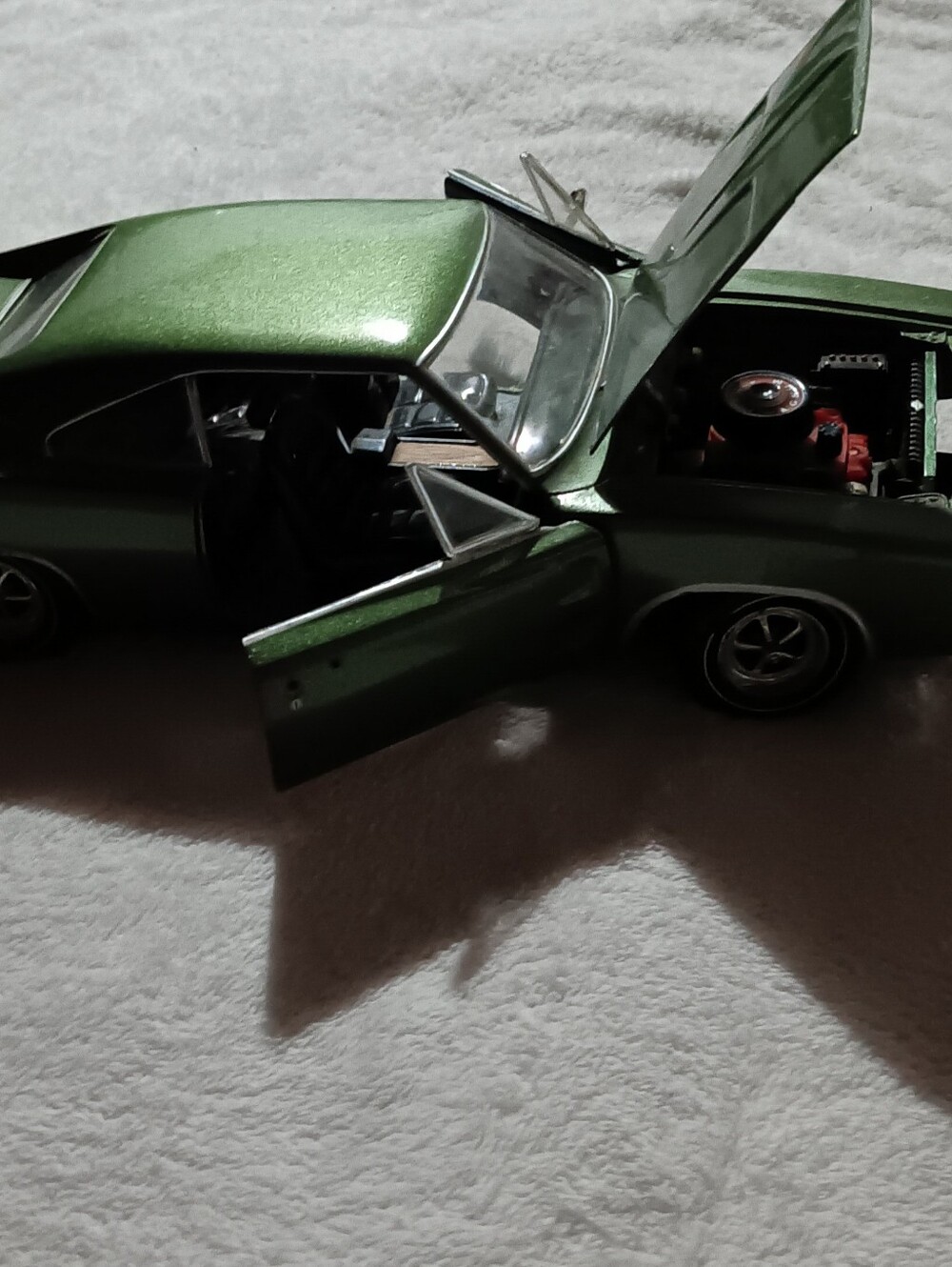 VTG. 1969 DODGE CHARGER R/T 1/18 scale DIECAST CAR MAISTO 31387PR
